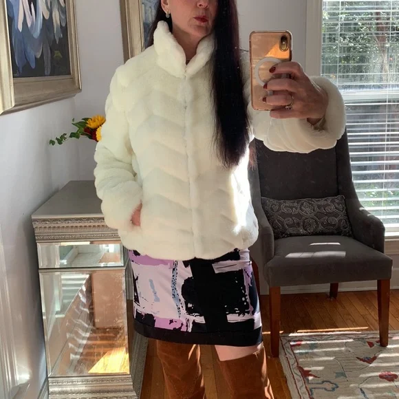 WHBM chevron Faux FUR white ivory coat jacket sold out $228 M 6 8 romantic - Picture 3 of 13